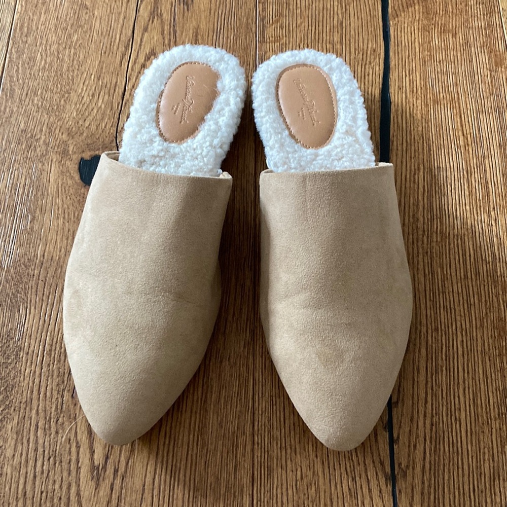 Universal Threads faux shearling lined mules size 8.5 NWOT